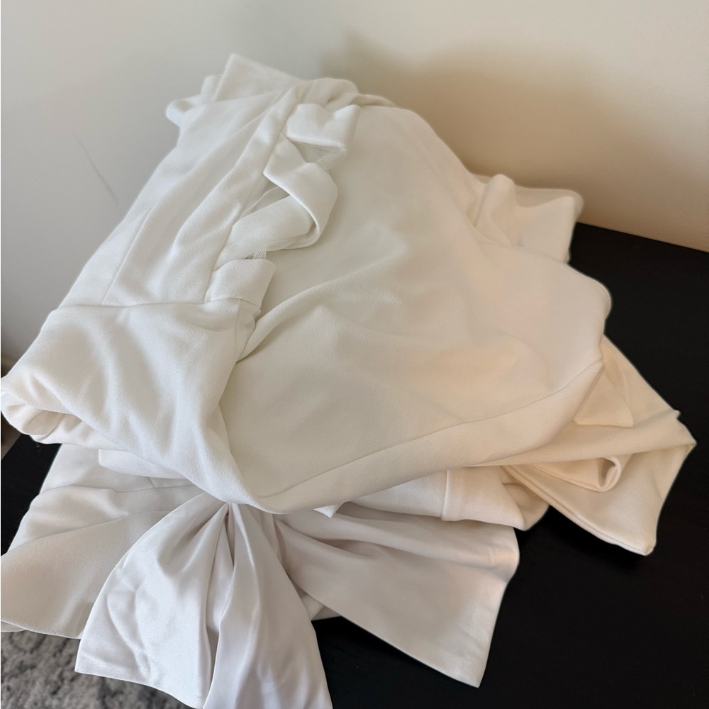 Women’s White Outfit Bundle — Mostly Size Medium